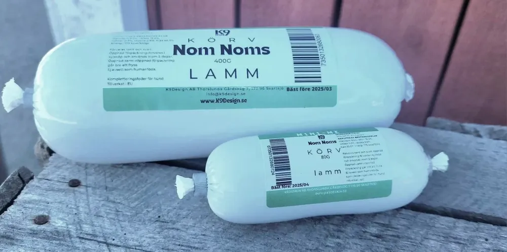 Nom Noms KÖRV ‘‘MINI-ME‘‘ Lamm 80g - Begränsat antal